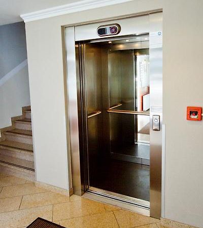 Hotel Tourist Francfort-sur-le-Main Extérieur photo