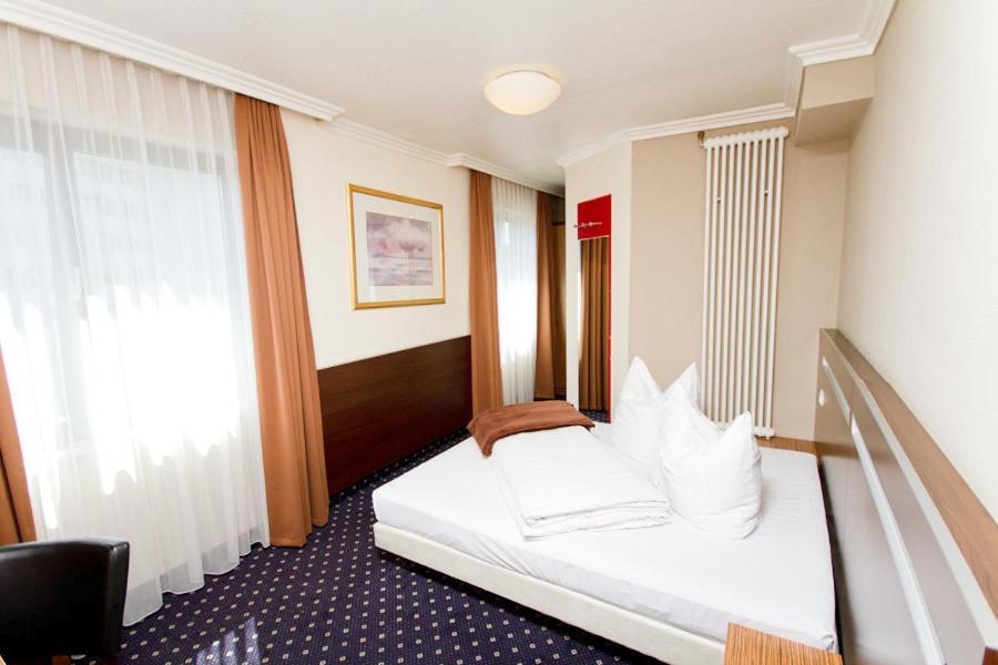Hotel Tourist Francfort-sur-le-Main Chambre photo