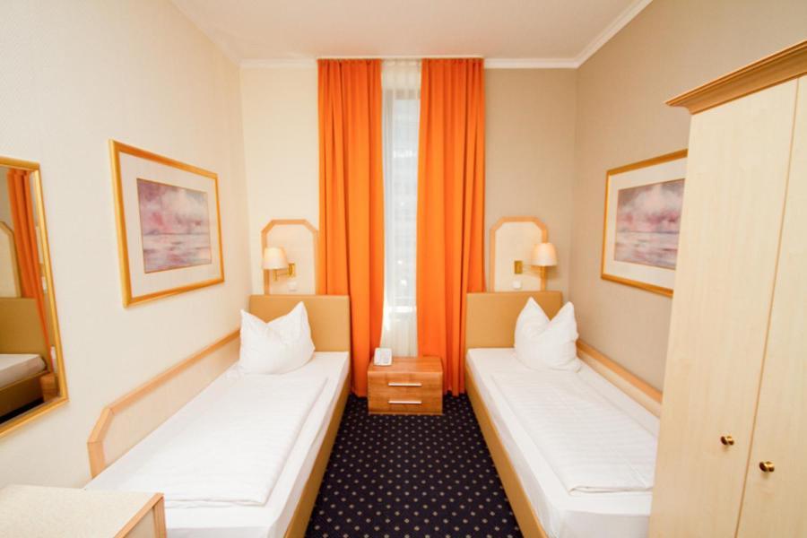 Hotel Tourist Francfort-sur-le-Main Chambre photo