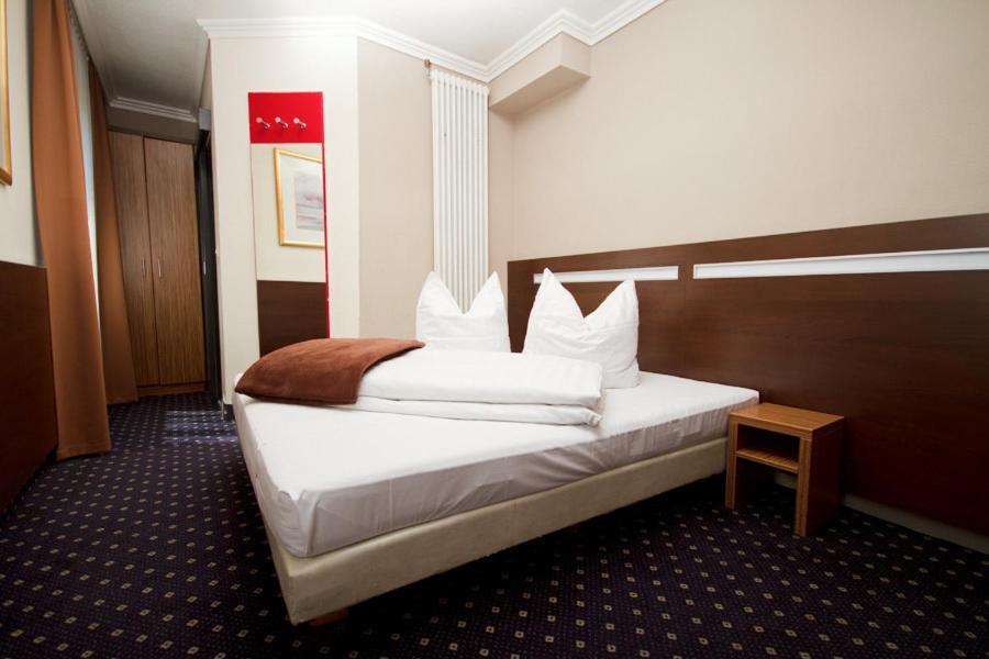 Hotel Tourist Francfort-sur-le-Main Chambre photo